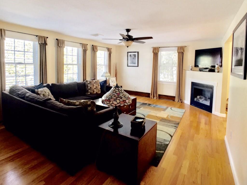 68Brookfield Rd, Charlton, MA 01507