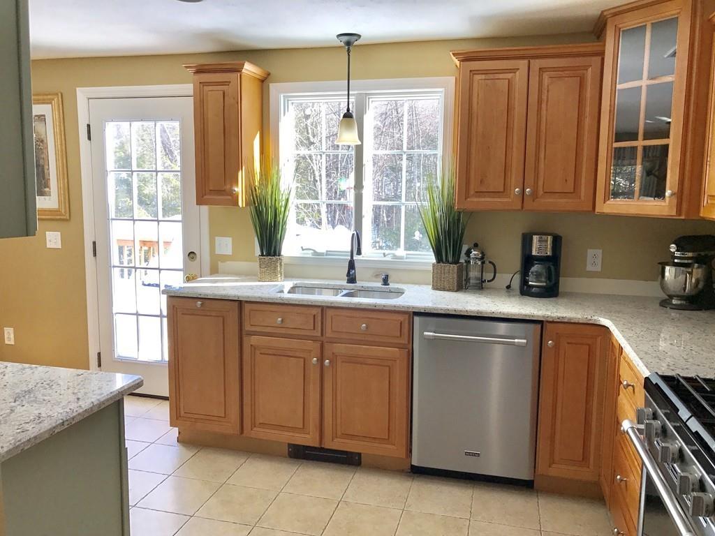 68Brookfield Rd, Charlton, MA 01507