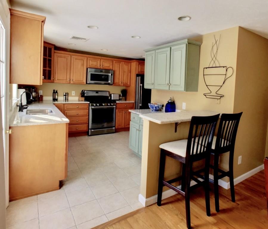 68Brookfield Rd, Charlton, MA 01507