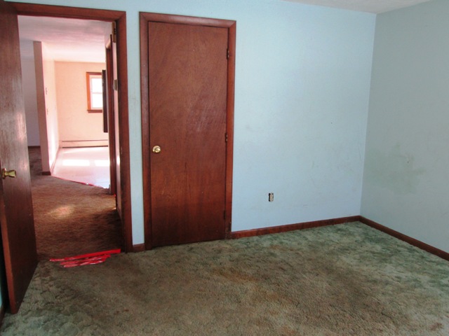 79 Brookfield RdCharlton, MA, 01507Worcester County