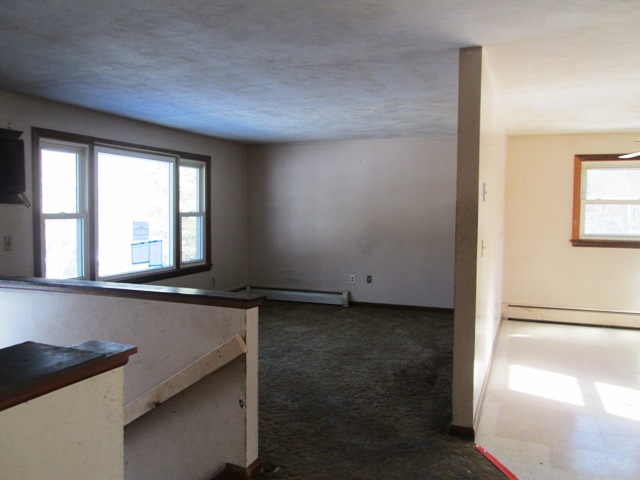 79 Brookfield RdCharlton, MA, 01507Worcester County