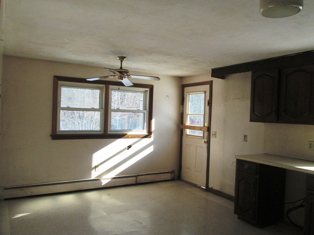 79 Brookfield RdCharlton, MA, 01507Worcester County