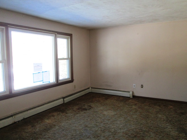 79 Brookfield RdCharlton, MA, 01507Worcester County