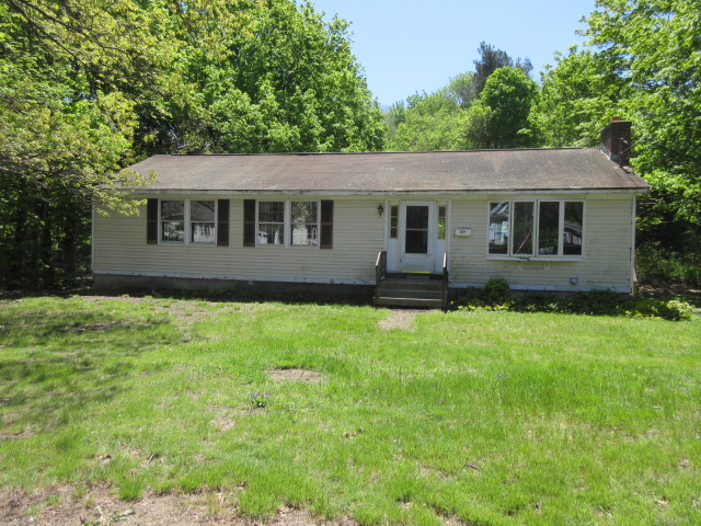 209 Chace StreetClinton, MA, 01510Worcester County
