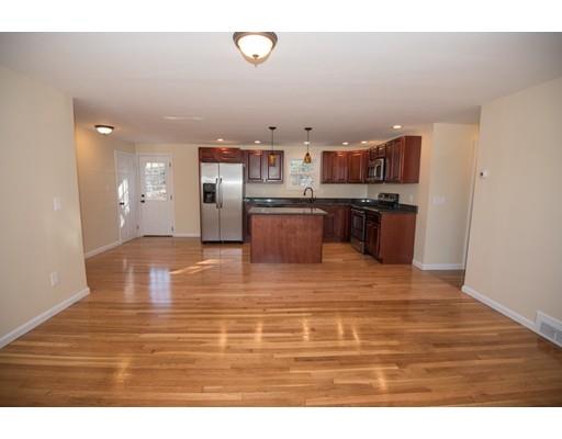 11 Brookside Dr, Leicester, MA 01524