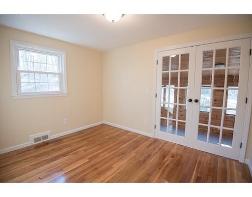 11 Brookside Dr, Leicester, MA 01524