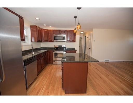 11 Brookside Dr, Leicester, MA 01524