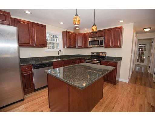11 Brookside Dr, Leicester, MA 01524