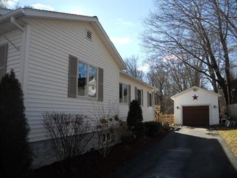 8 Bazeley Ave, Millville, MA 01529