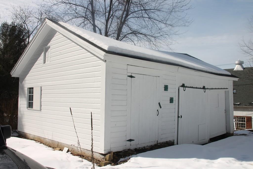 185Mckay Rd, New Braintree, MA 01531