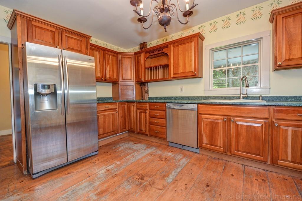 163Worcester St, North Grafton, MA 01536