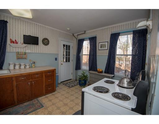 56 Charlton St, Oxford, MA 01540