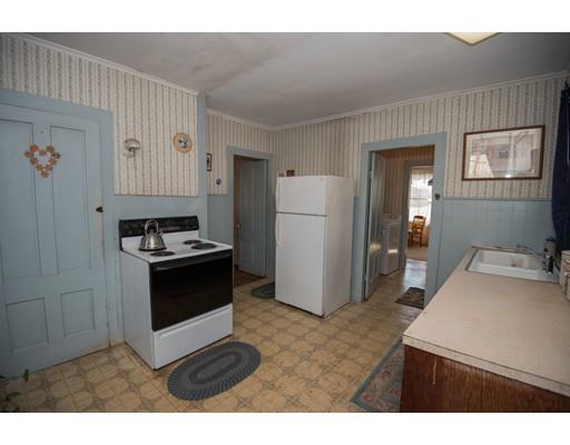 56 Charlton St, Oxford, MA 01540