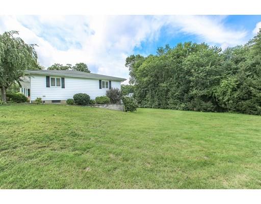 14 Lake Pkwy, Webster, MA 01570