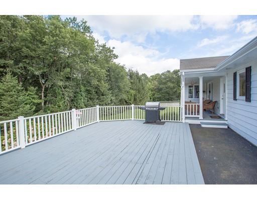 14 Lake Pkwy, Webster, MA 01570