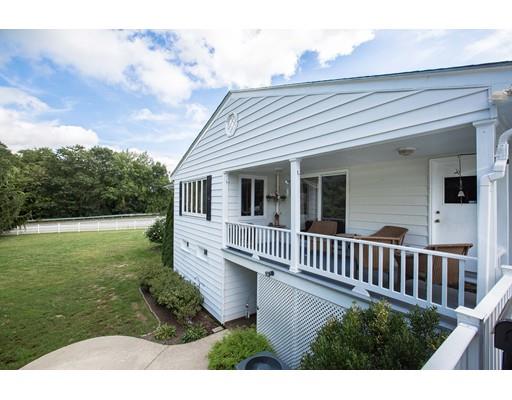14 Lake Pkwy, Webster, MA 01570