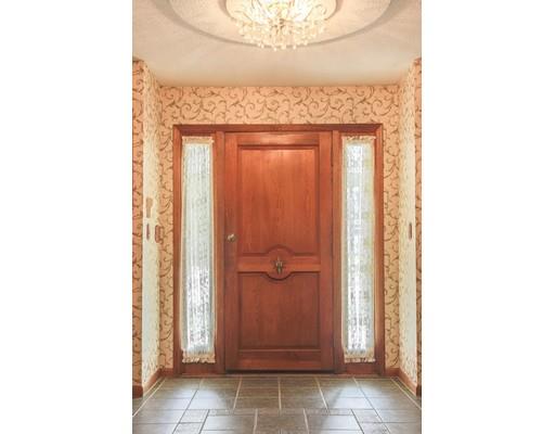 14 Lake Pkwy, Webster, MA 01570
