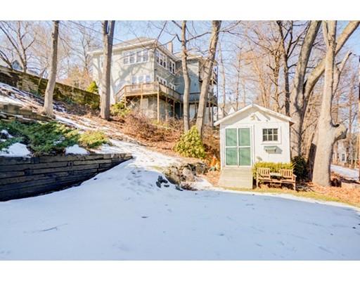 24 Circuit Ave E, Worcester, MA 01603