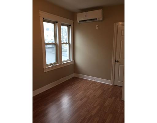 37 Adams St, Worcester, MA 01604