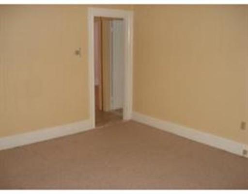 6 Arlington St, Worcester, MA 01604