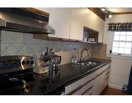 7 Monomoy St, Worcester, MA 01606