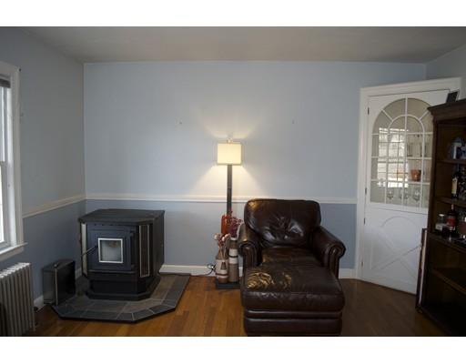 7 Monomoy St, Worcester, MA 01606