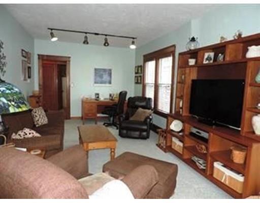 16 Longmeadow Avenue, Worcester, MA 01606
