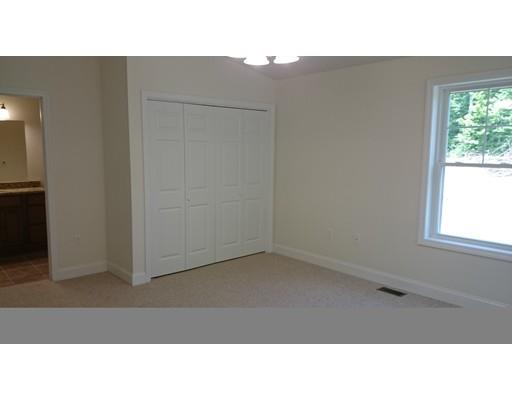 17 Village Road, Paxton, MA 01612