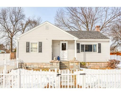 17 Stewart St, Dracut, MA 01826