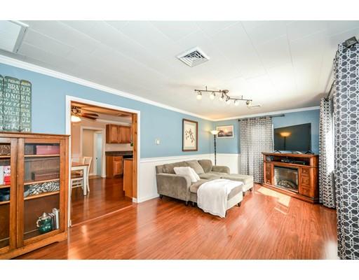 17 Stewart St, Dracut, MA 01826