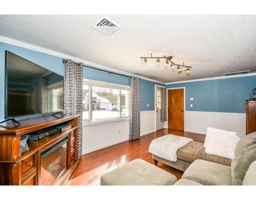 17 Stewart St, Dracut, MA 01826