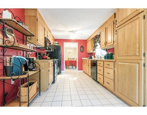 127 Brickett Hill Cir, Haverhill, MA 01830