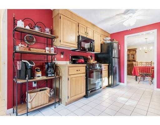 127 Brickett Hill Cir, Haverhill, MA 01830