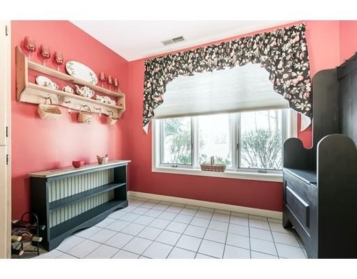 127 Brickett Hill Cir, Haverhill, MA 01830