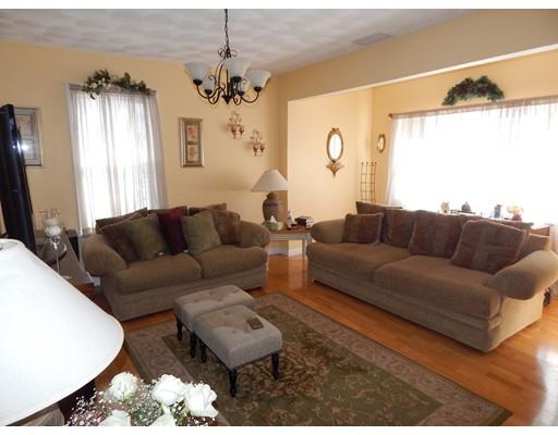 34 Lippold St, Methuen, MA 01844