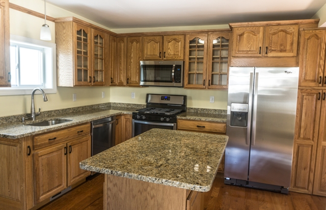 16 Carolyn St, Lowell, MA 01850