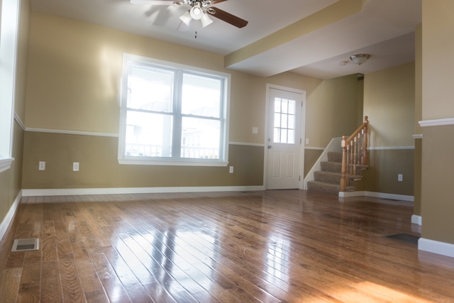 16 Carolyn St, Lowell, MA 01850