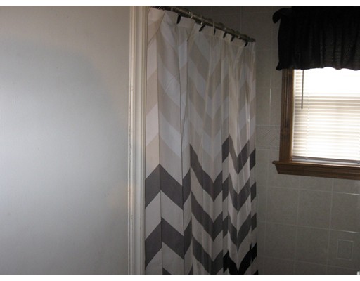 1384 Middlesex St, Lowell, MA 01851
