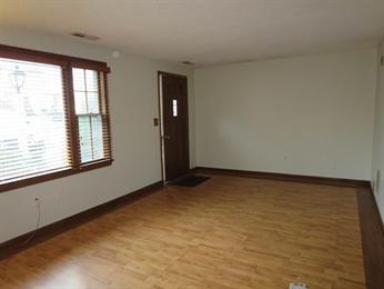 23 Boylston Ln, Lowell, MA 01852