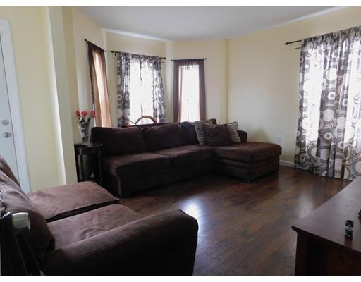 16 Kinsman St, Lowell, MA 01852