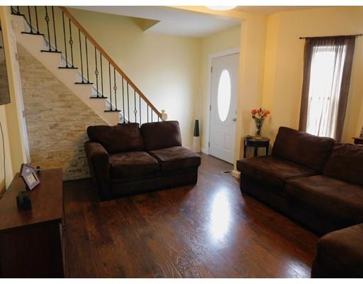 16 Kinsman St, Lowell, MA 01852