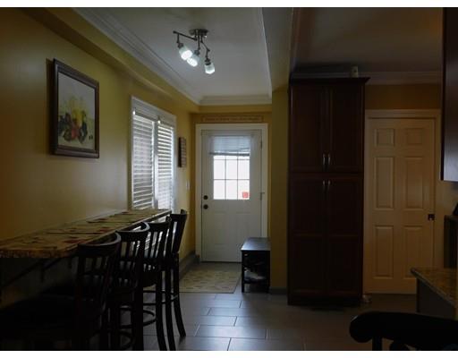 16 Kinsman St, Lowell, MA 01852