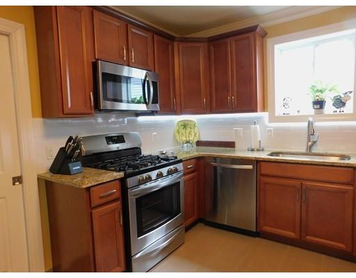 16 Kinsman St, Lowell, MA 01852