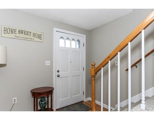 108 Merrimack Meadows Ln, Tewksbury, MA 01876