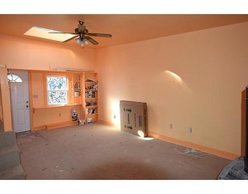 11 Bancroft St, Tyngsborough, MA 01879