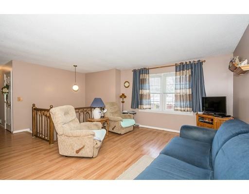 7 Birchmont St, Tyngsborough, MA 01879