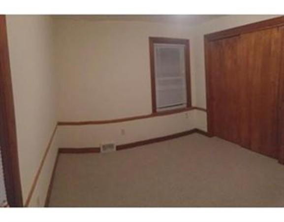 Roslyn Street Ct, Salem, MA 01970