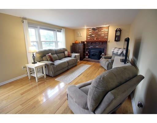 45 Cobb Rd, Wrentham, MA 02093