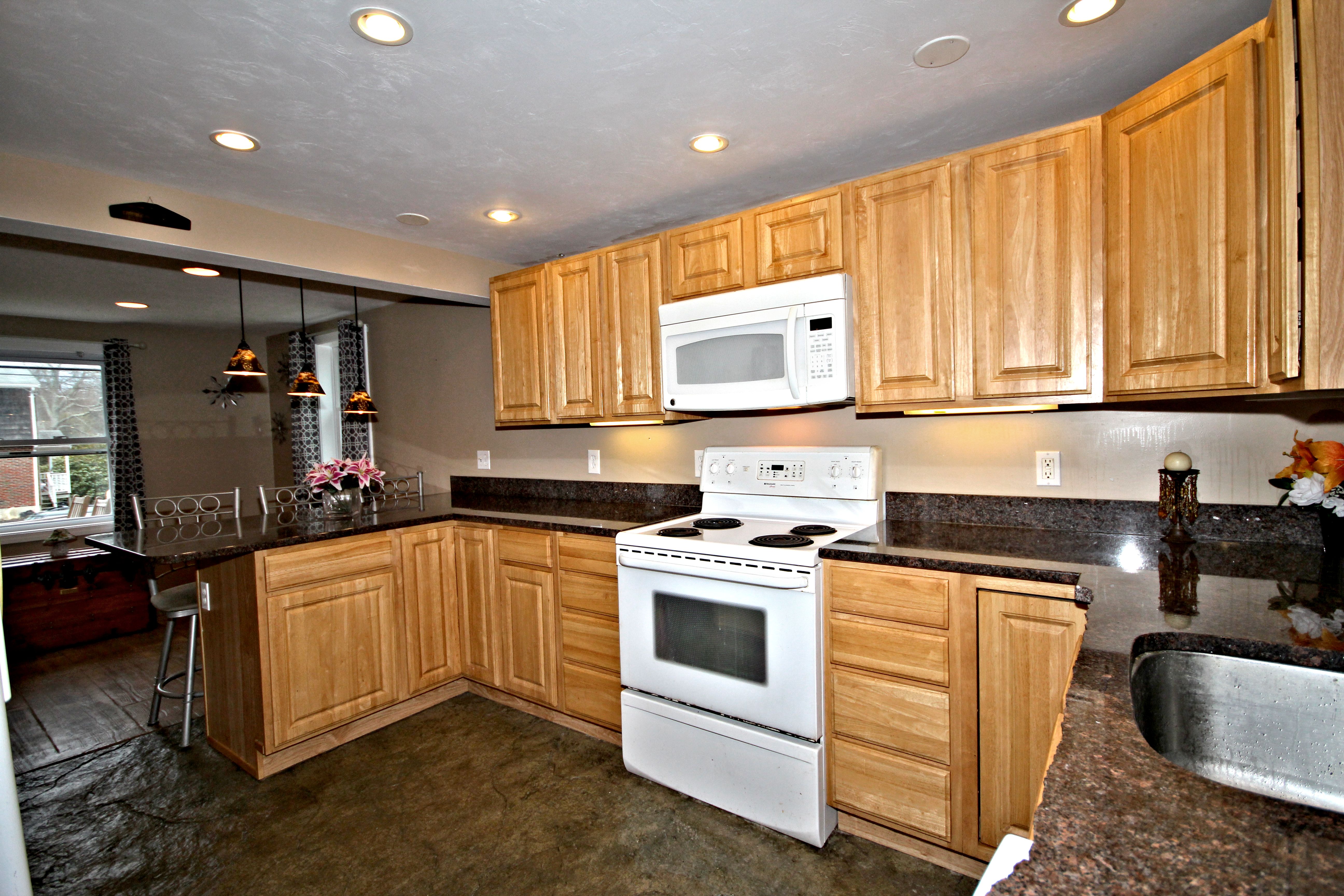 59 Hyannis Road, Plymouth, MA 02360