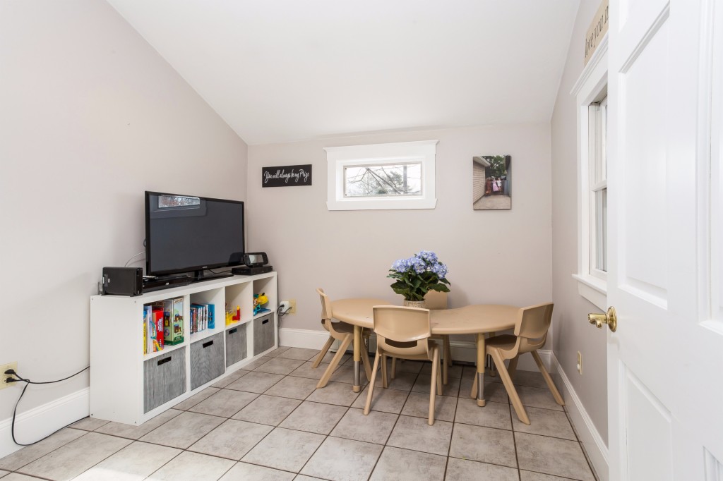 16 Chippewa Drive, Wareham, MA 02571